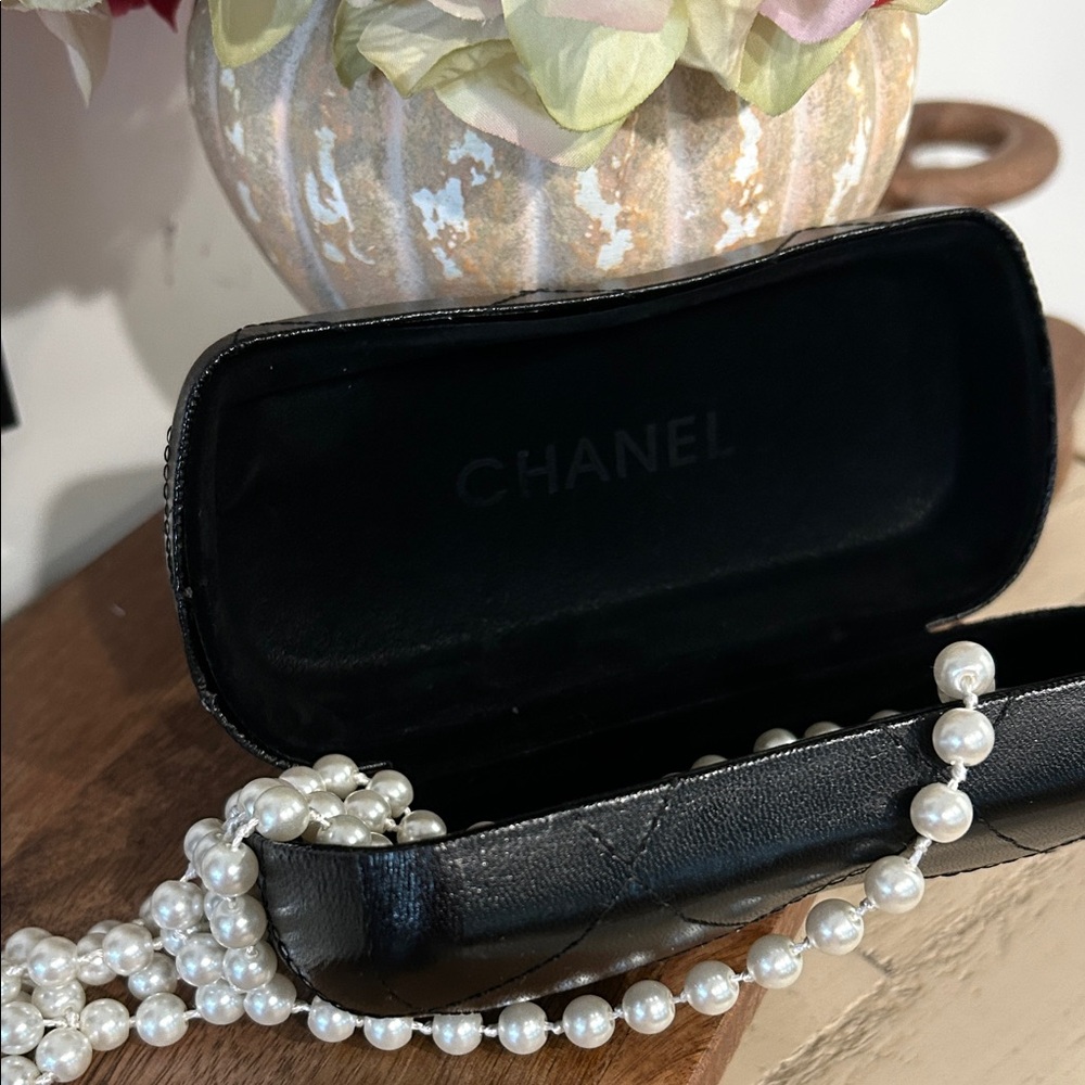 CHANEL Black Quilted Sunglasses Case with CC Emblem - Picture 2 of 4